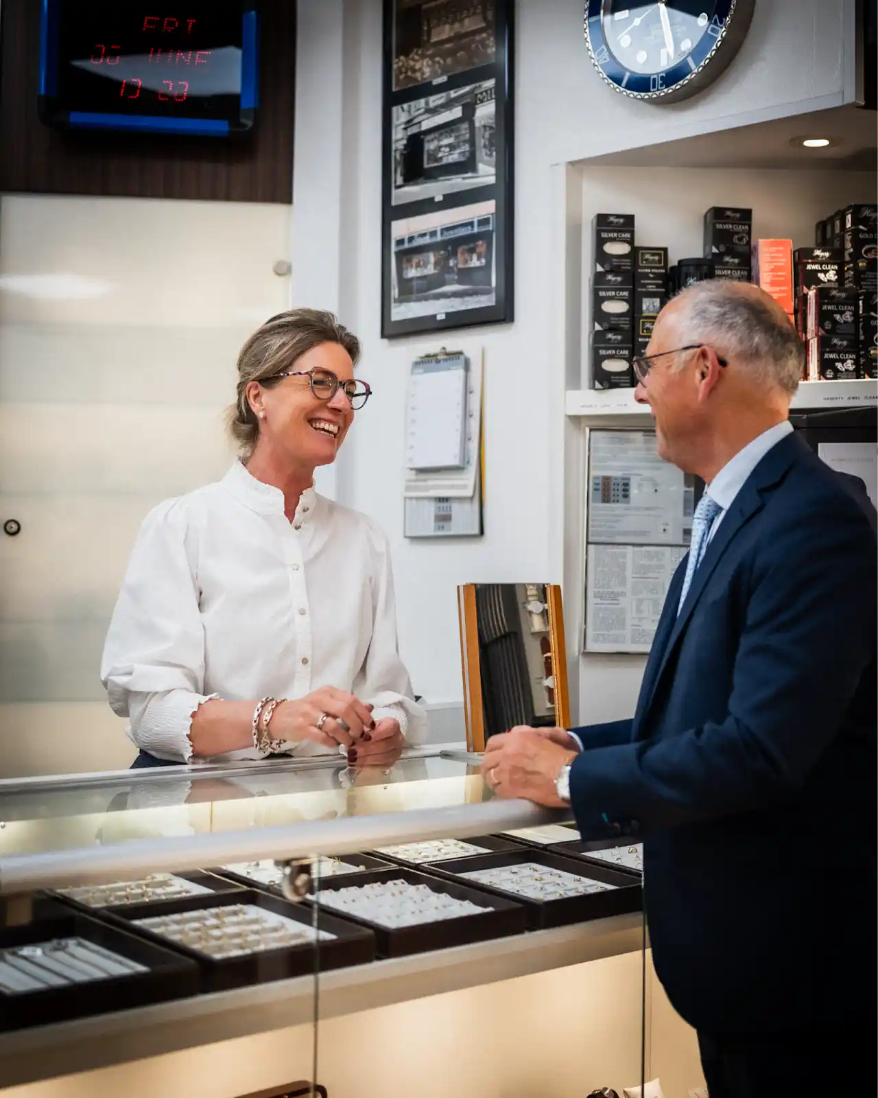 Persoonlijk advies over zilver kopen en verkopen in juwelierswinkel stork