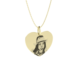 Hartvormige hanger met gegraveerde afbeelding aan ketting