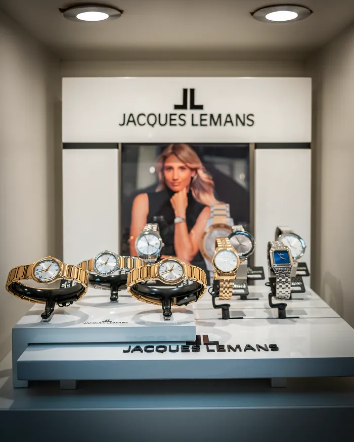Collectie Jacques Lemans dameshorloges op display bij Stork Juweliers Amsterdam