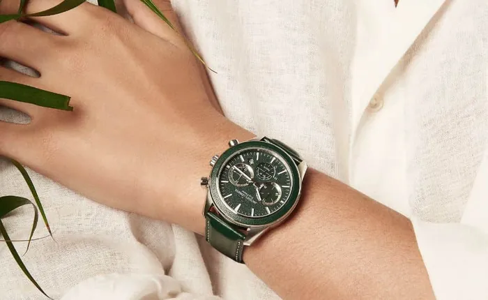 Jacques Lemans Eco Power Solar Apple horloge in groen om de pols bij Stork Juweliers Amsterdam
